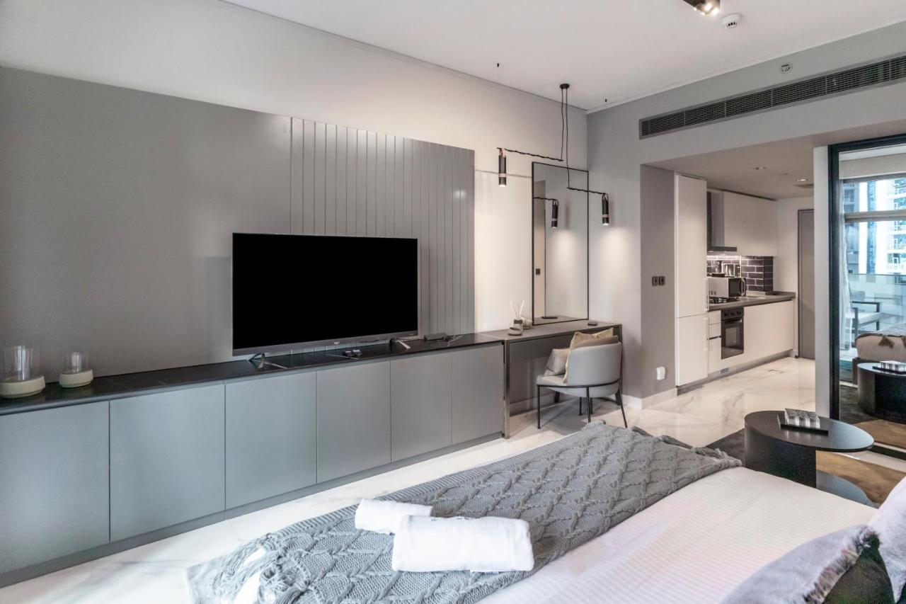Fam Living - Urban - Mag318, 5 Mins To Burj Khalifa Apartment *